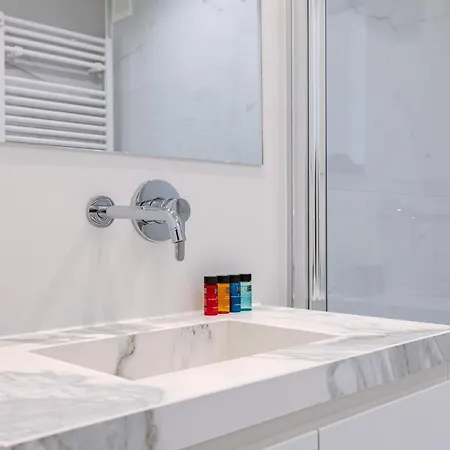 Stunning Fully Renovated Apartment In The Center Of Knokke With Parking Διαμέρισμα