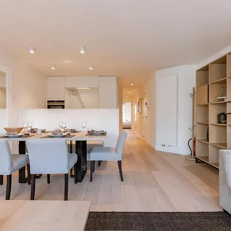 Stunning Fully Renovated Apartment In The Center Of Knokke With Parking Διαμέρισμα *