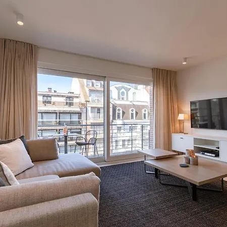 Stunning Fully Renovated Apartment In The Center Of Knokke With Parking *