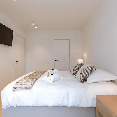 Stunning Fully Renovated Apartment In The Center Of Knokke With Parking *